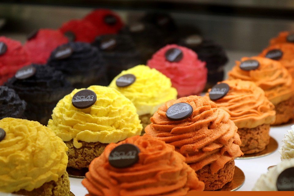 Jak dobrać przekąski na imprezy bankietowe i konferencyjne?